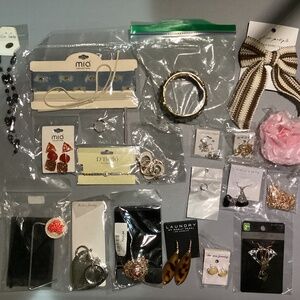 Fashion Jewelry 20 Piece Lot New With Tags Box C